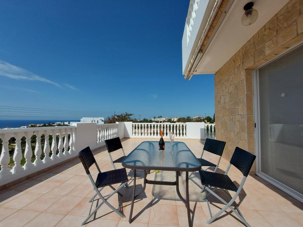 Sea Caves Suite Пея Екстериор снимка