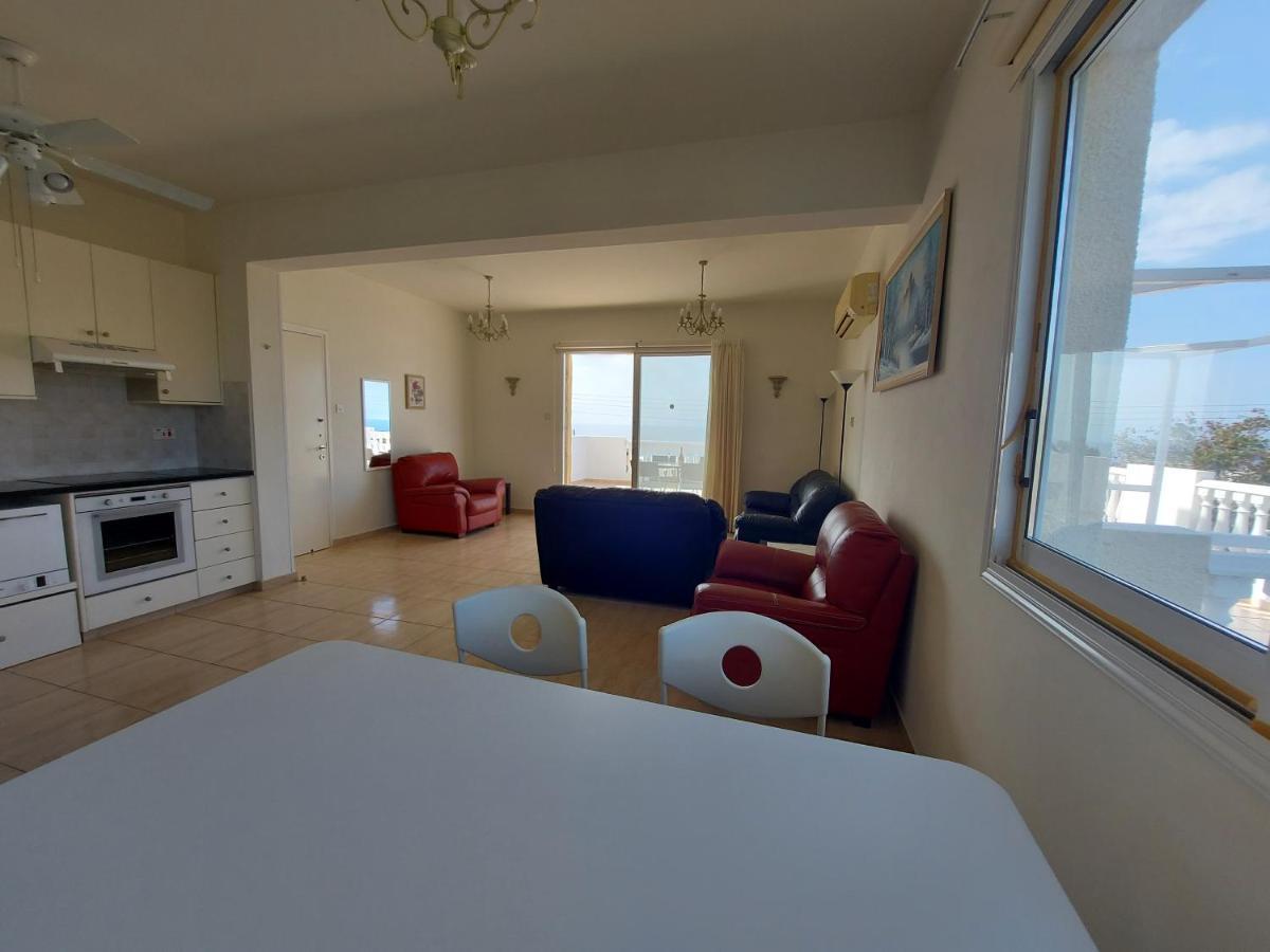 Sea Caves Suite Пея Екстериор снимка