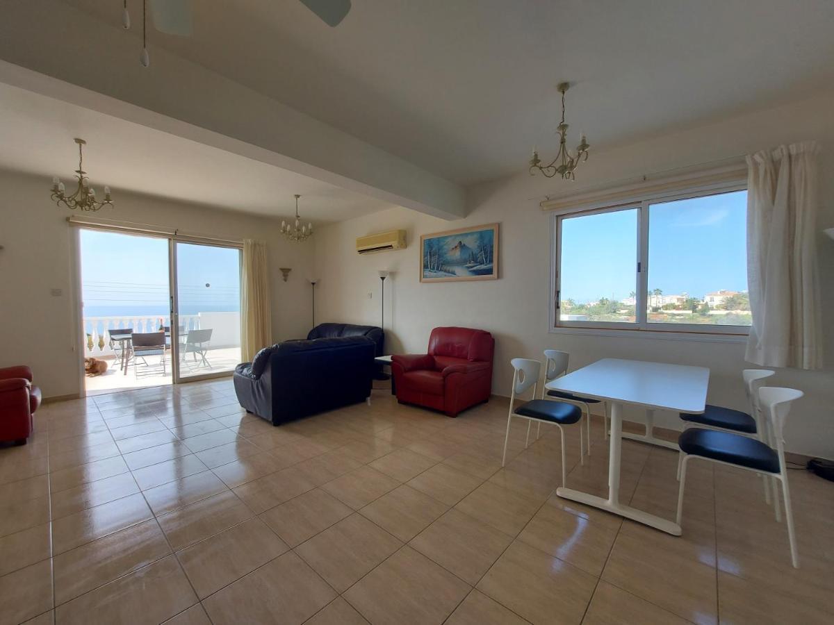 Sea Caves Suite Пея Екстериор снимка
