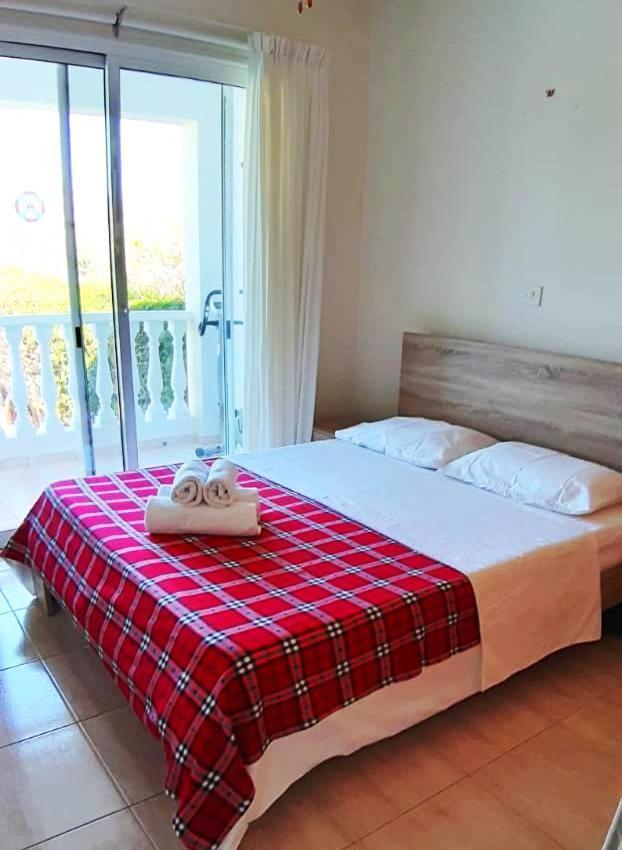 Sea Caves Suite Пея Екстериор снимка